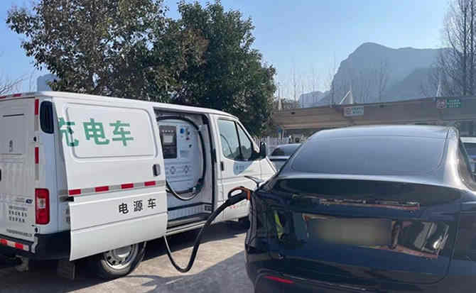 华蓥汽车搭电